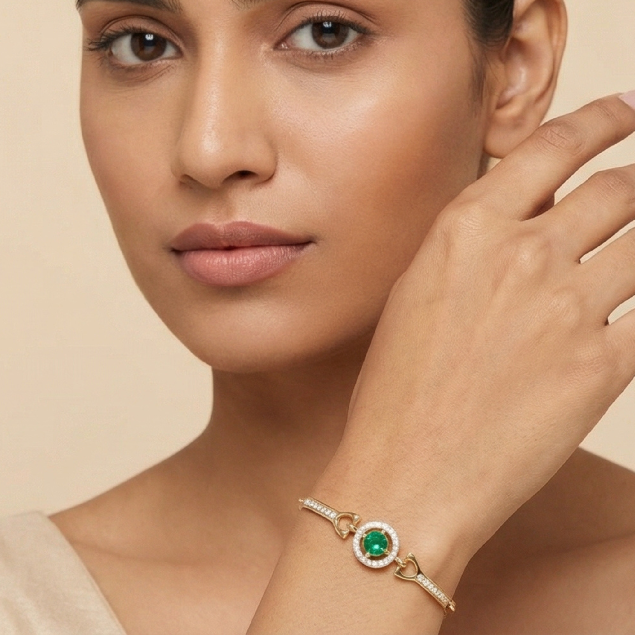 Royal Emerald Halo Adjustable Bracelet (Free Size)